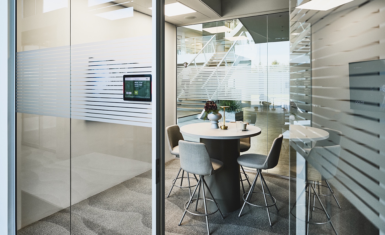 HAWKING 2-6 personer. AV: LED Skærm + Videokonference (Teams mv.)